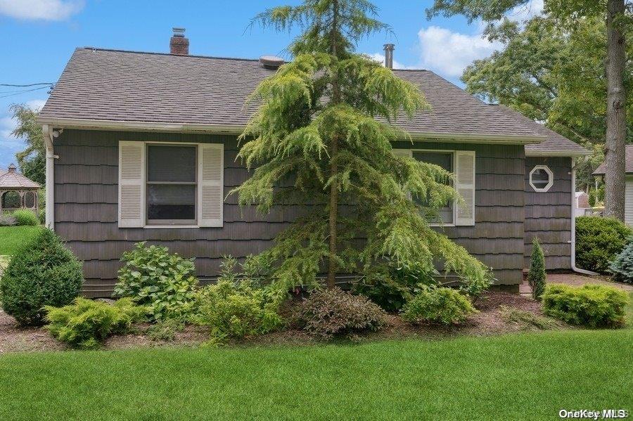 #1 photo, 5 Leafy Way, Aquebogue , NY 11931