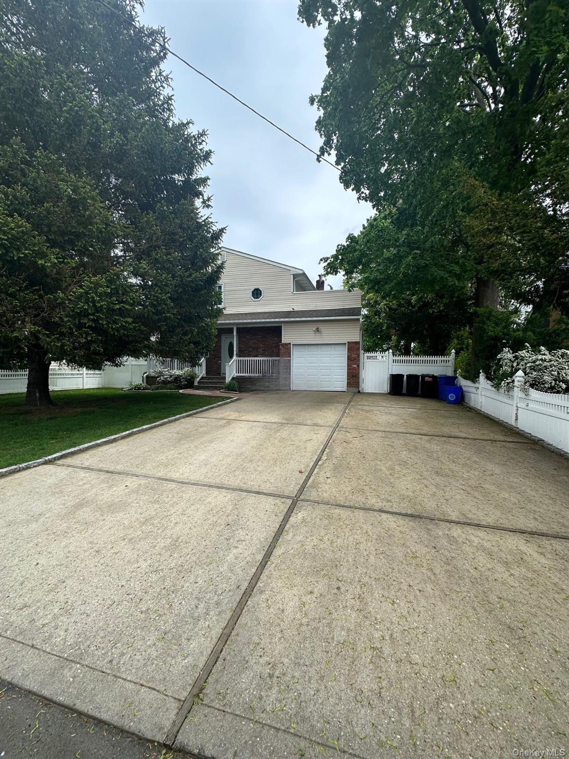 #1 photo, 158 Farmers Avenue, Lindenhurst , NY 11757
