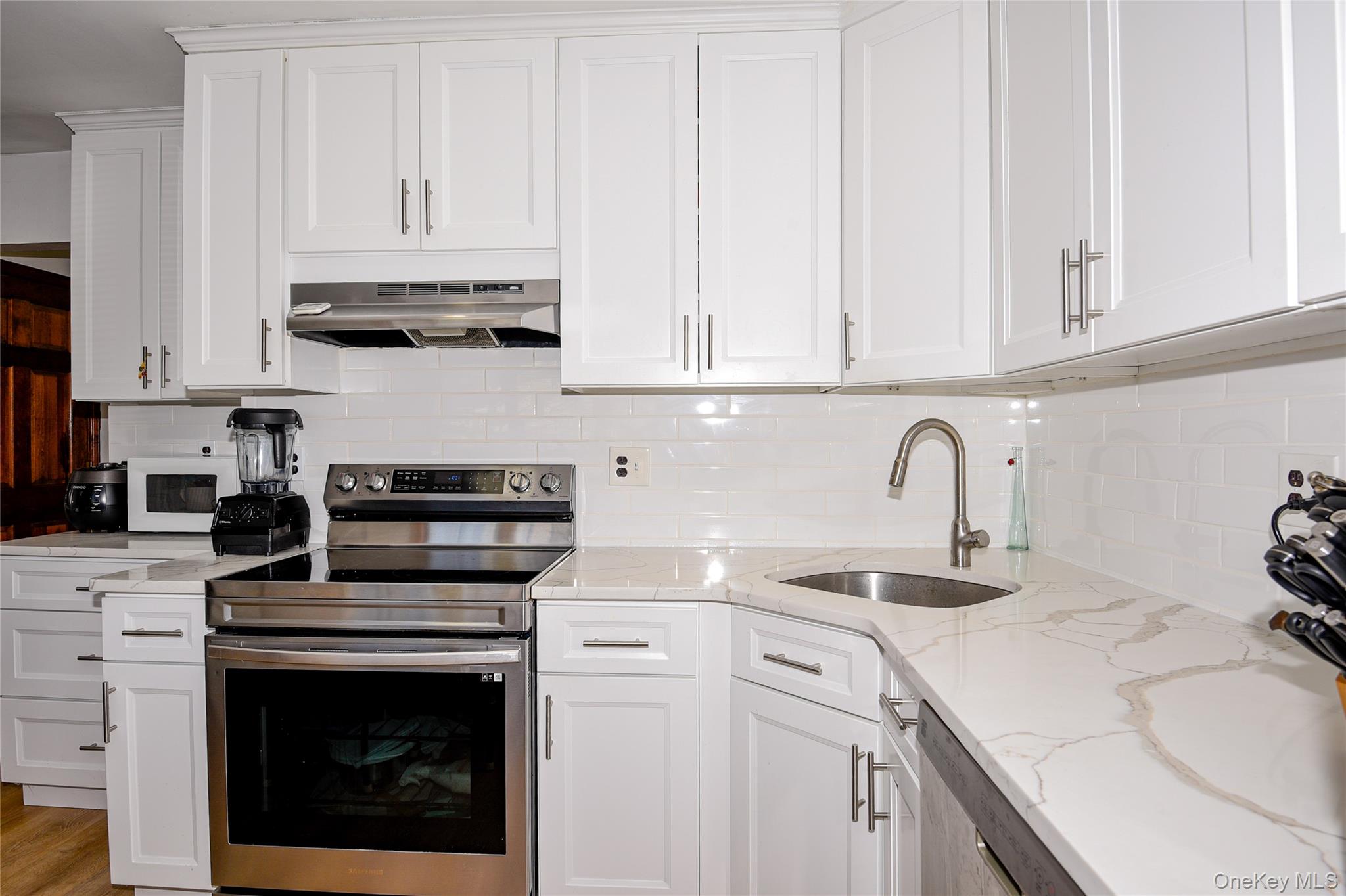 #10 photo, 25 Westbury Avenue, Plainview , NY 11803