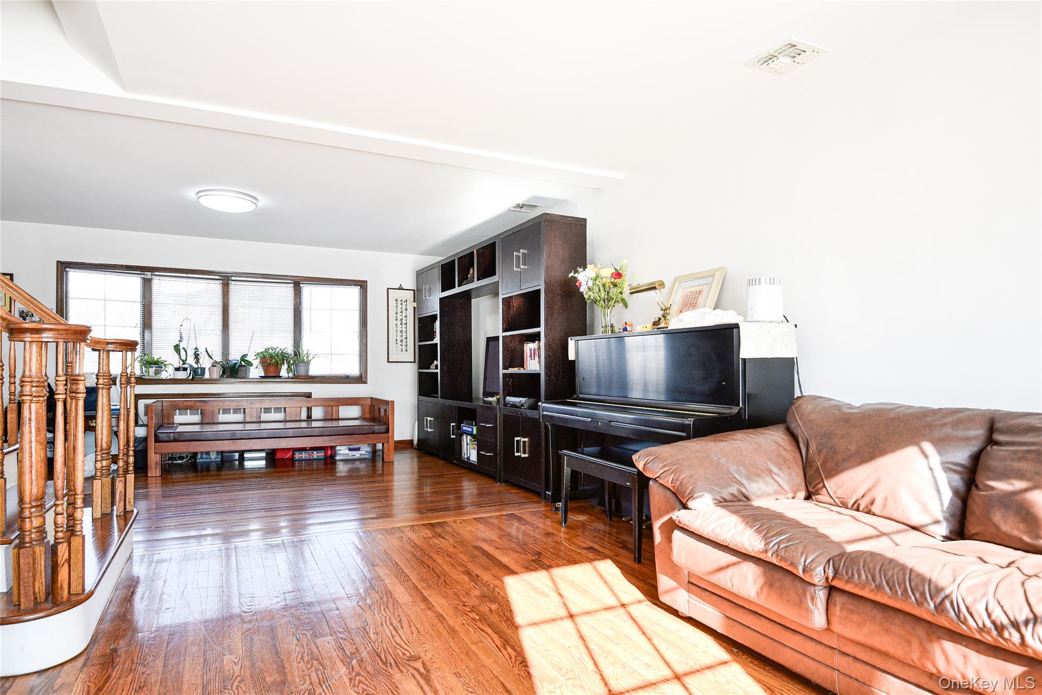 #19 photo, 25 Westbury Avenue, Plainview , NY 11803