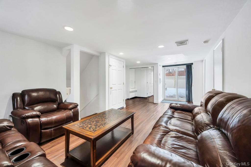 #15 photo, 178 Gerhard Road, Plainview , NY 11803