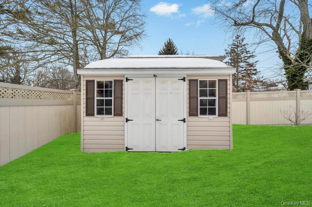 #18 photo, 178 Gerhard Road, Plainview , NY 11803