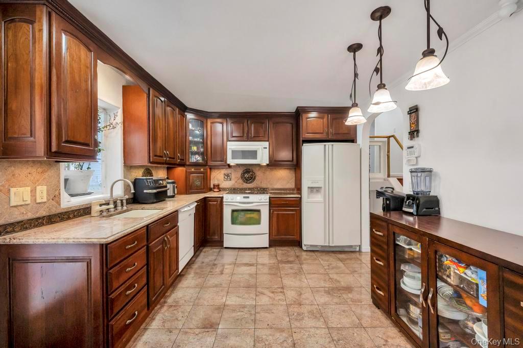 #7 photo, 178 Gerhard Road, Plainview , NY 11803