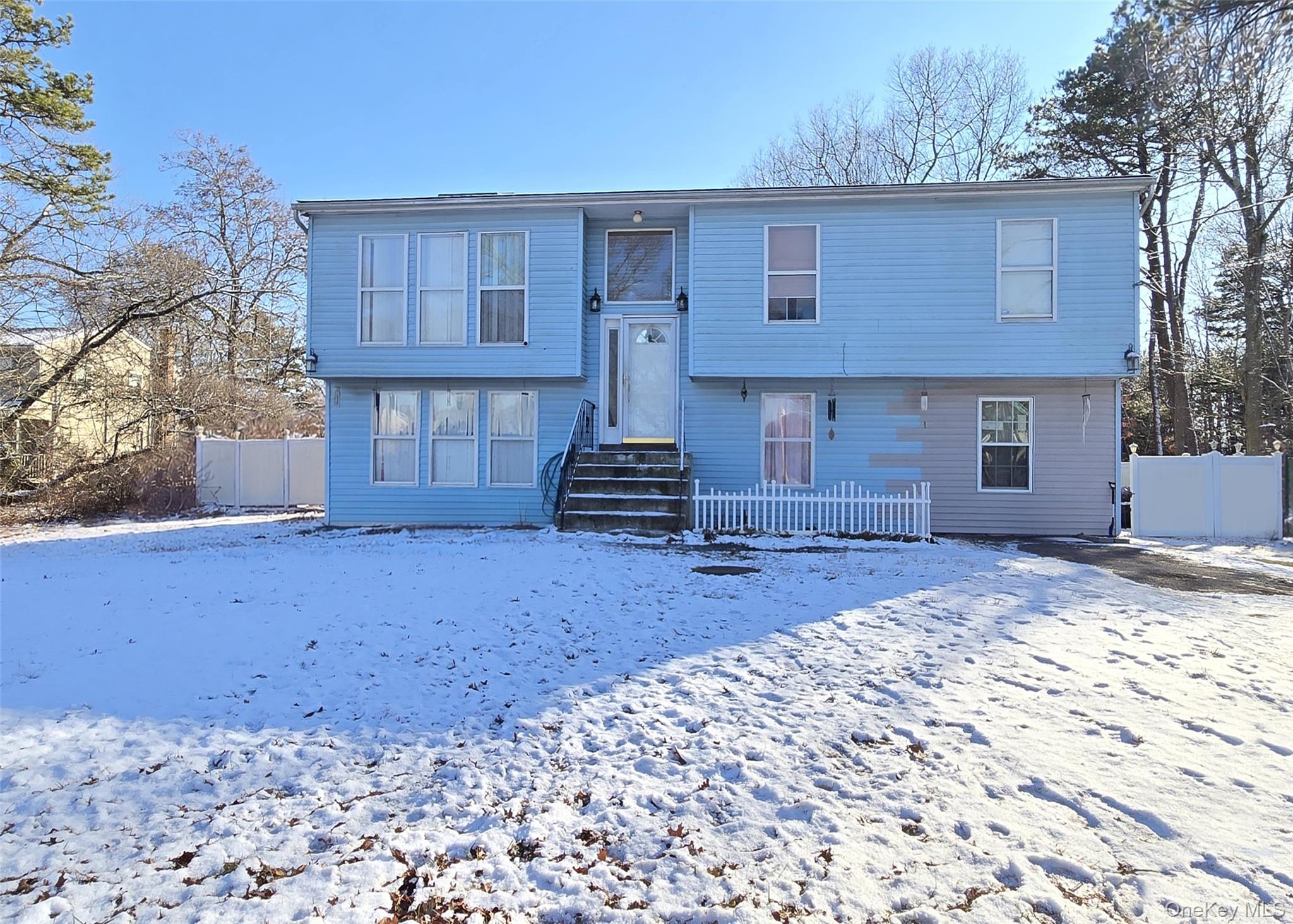 #1 photo, 54 Beacon Street, Shirley , NY 11967