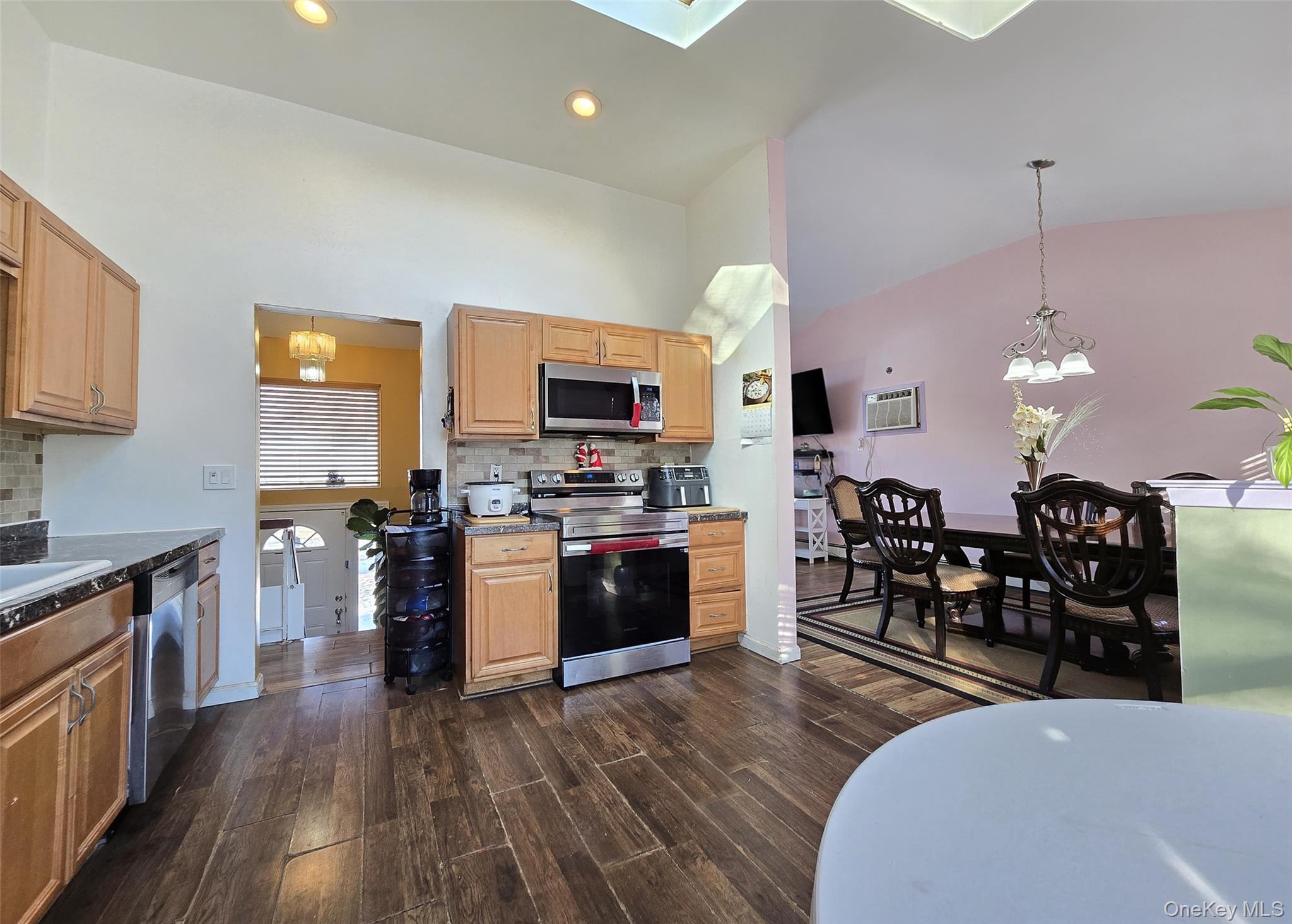 #7 photo, 54 Beacon Street, Shirley , NY 11967