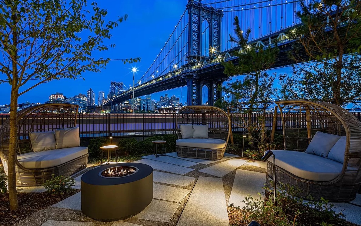 #18 photo, 252 South Street, Lower East Side , NY 10002