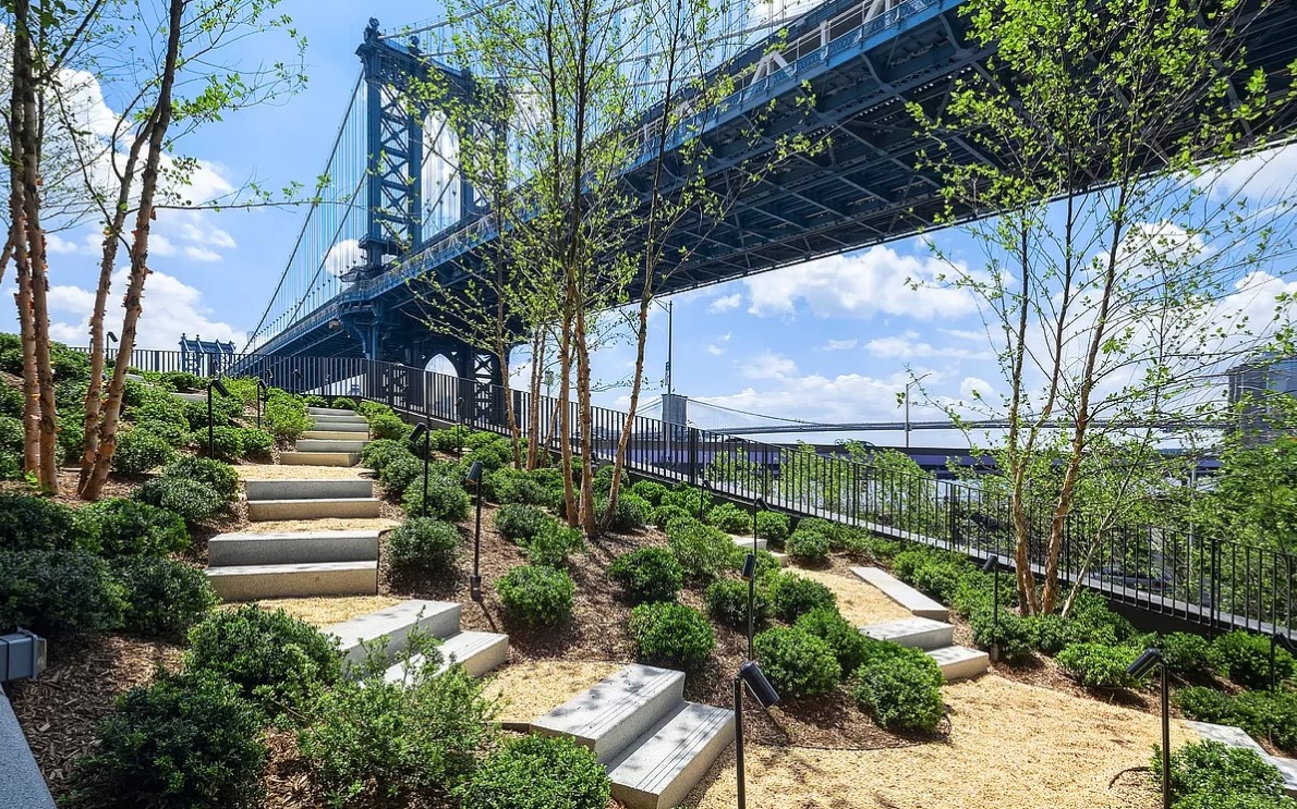 #21 photo, 252 South Street, Lower East Side , NY 10002