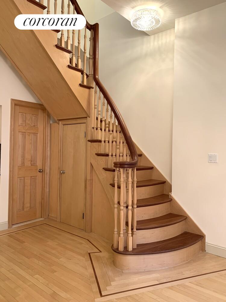 #4 photo, 25 W 70TH Street, Манхэттен ‖ Lincoln Square , NY 10023