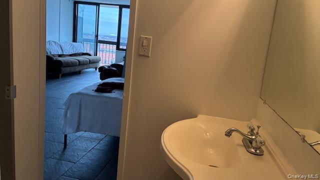 #19 photo, 150-38 Union Turnpike, Flushing , NY 11367