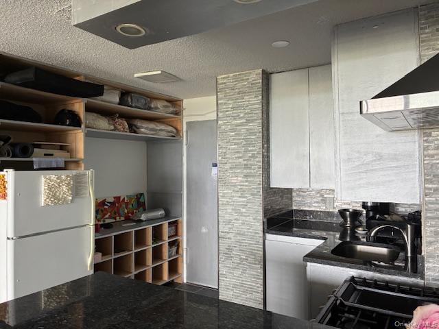 #2 photo, 150-38 Union Turnpike, Flushing , NY 11367