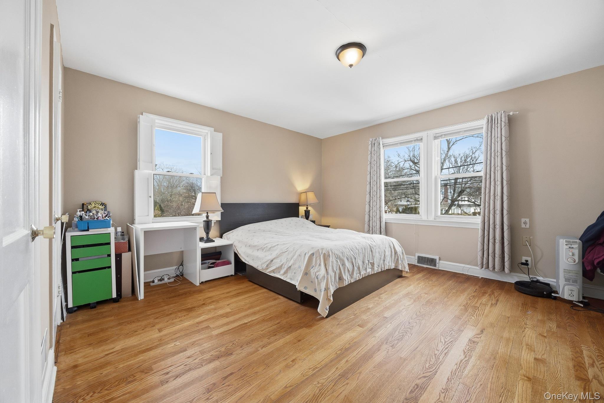 #15 photo, 46-26 Concord Avenue, Great Neck , NY 11020