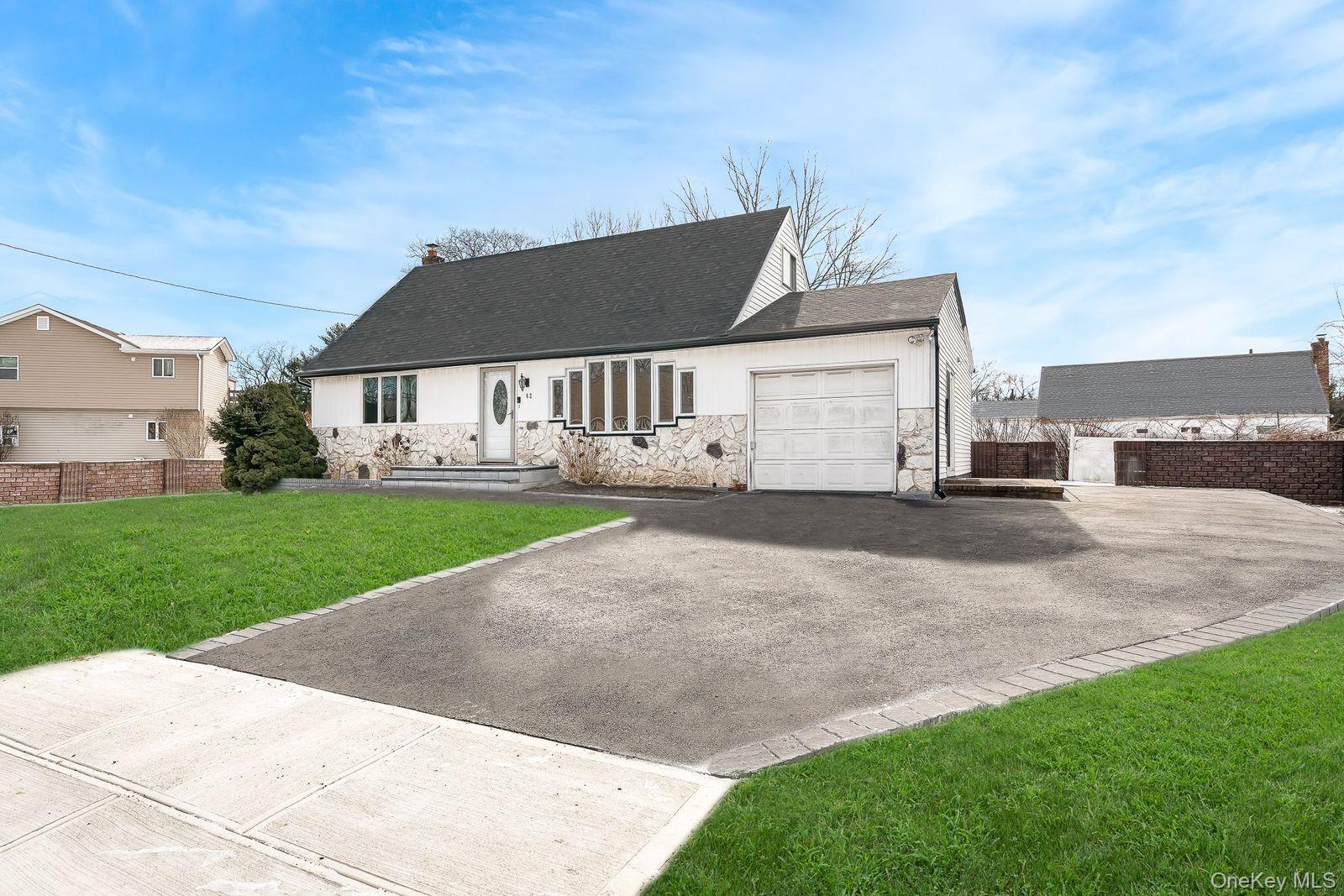 #3 photo, 42 Ronald Drive, Amityville , NY 11701