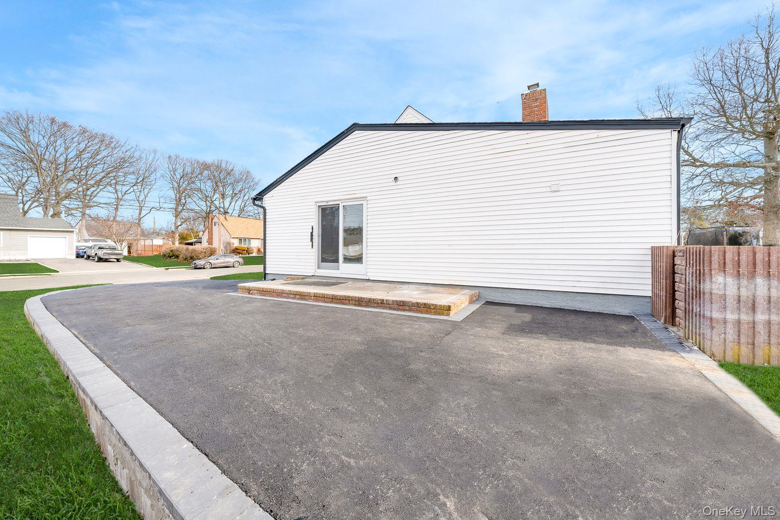 #4 photo, 42 Ronald Drive, Amityville , NY 11701