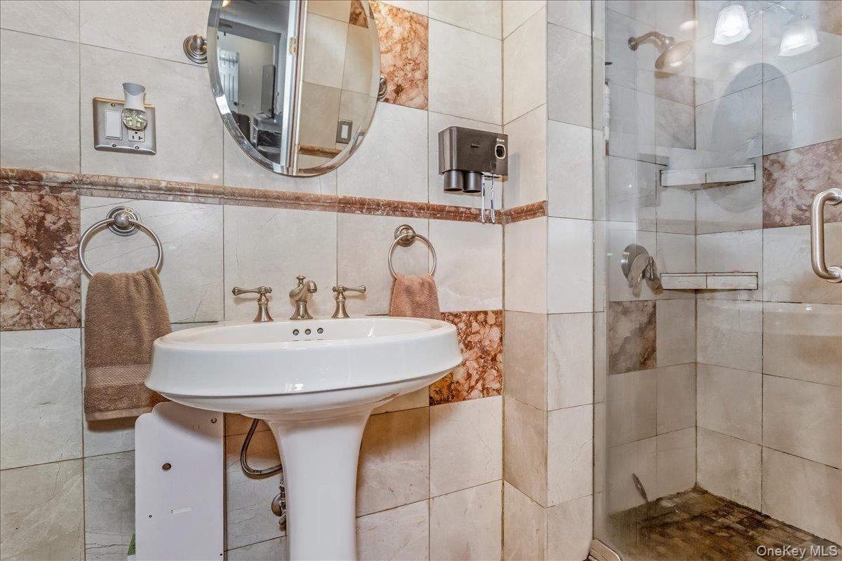 #12 photo, 58-29 60th Lane, 皇后區 麦斯佩斯 Maspeth , NY 11378