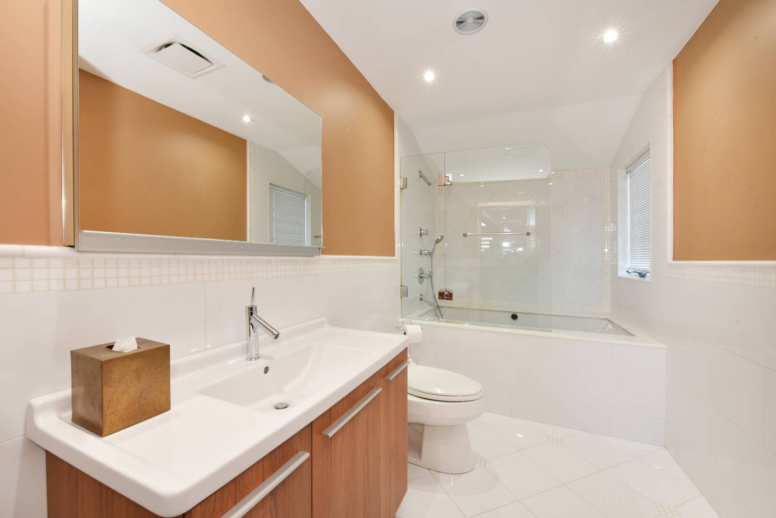 #15 photo, 214-43 27th ave, Bayside , NY 11360