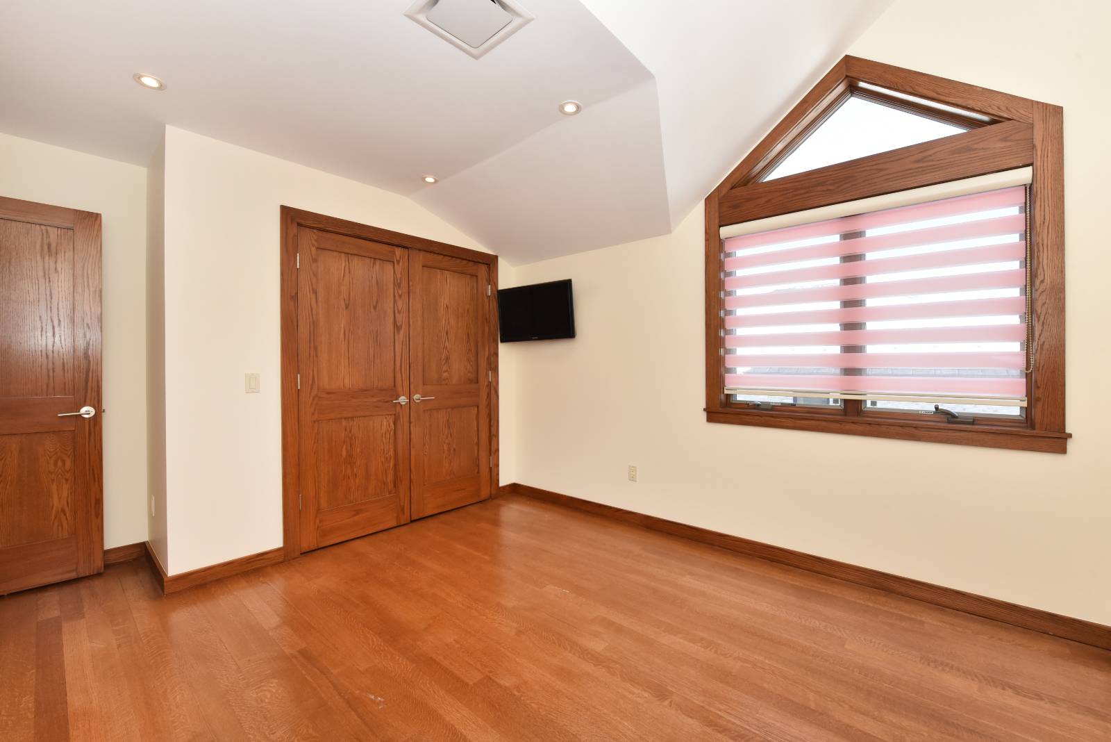 #18 photo, 214-43 27th ave, Bayside , NY 11360