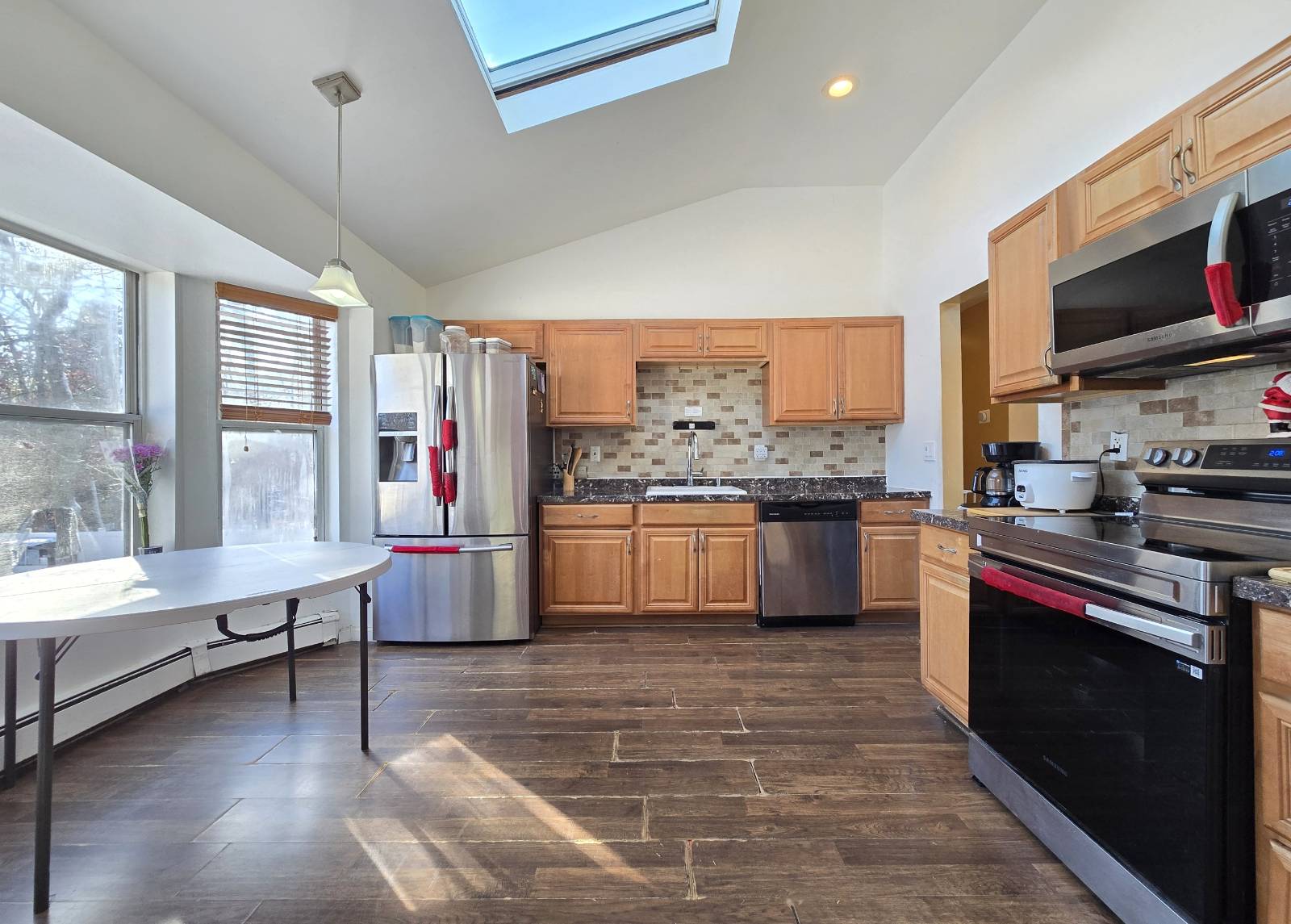 #5 photo, 54 Beacon St, מחוז סאפוק Shirley , NY 11967