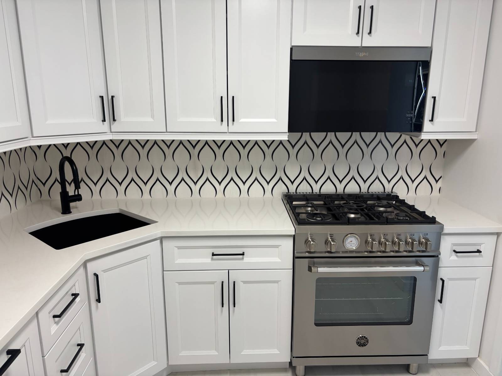 #7 photo, 2 Bay Club Dr, #19B, Bayside , NY 11360