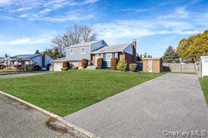 #2 photo, 7 Marlowe Place, सफ़ोक काउंटी Greenlawn , NY 11740