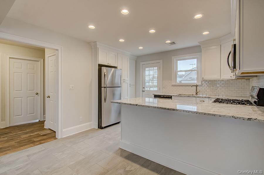 #11 photo, 22 1st, Glen Cove , NY 11542