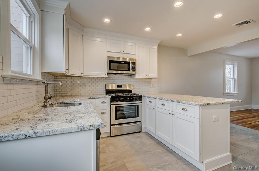 #12 photo, 22 1st, Glen Cove , NY 11542