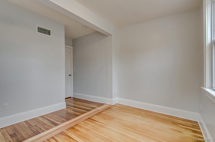 #13 photo, 22 1st, Glen Cove , NY 11542