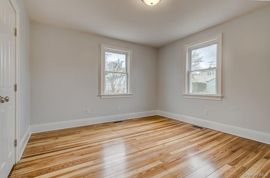 #16 photo, 22 1st, Glen Cove , NY 11542