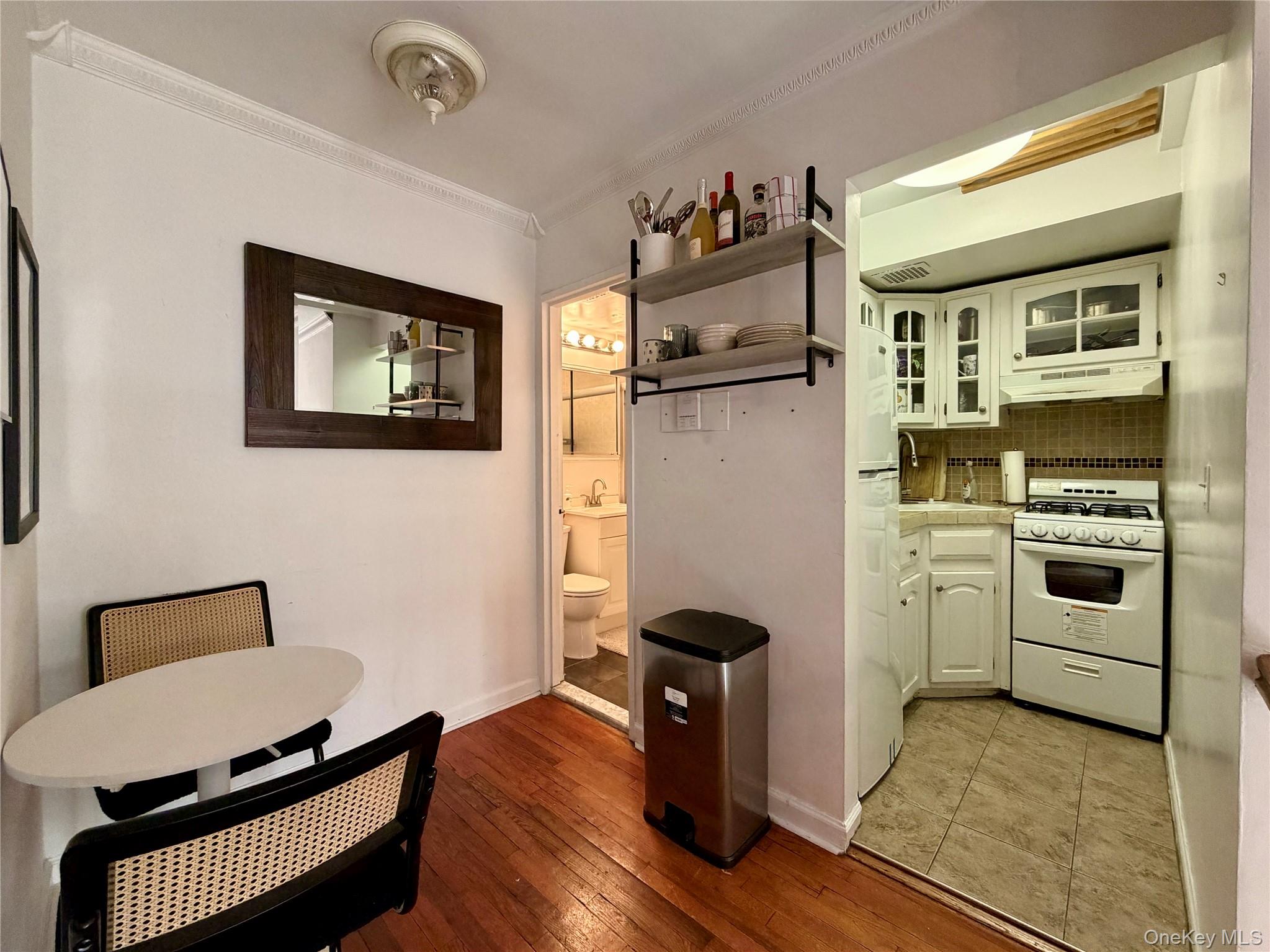 #9 photo, 53 W 76 Street, New York (Manhattan) , NY 11123