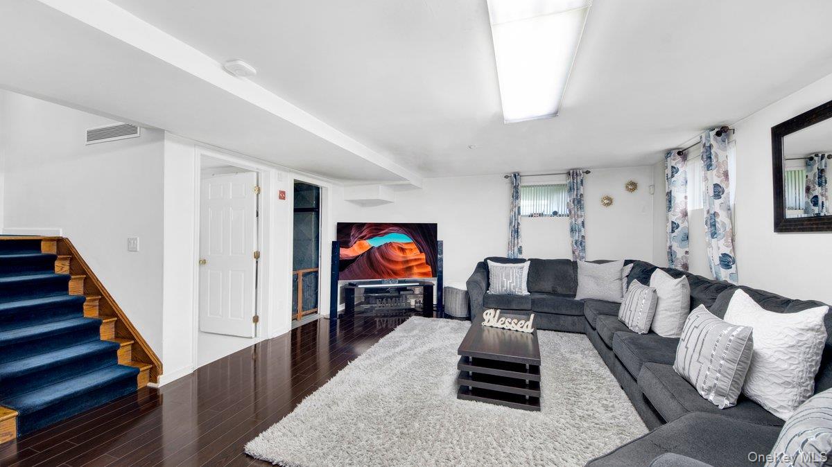 #18 photo, 27 Woodside Avenue, Harrison , NY 10604