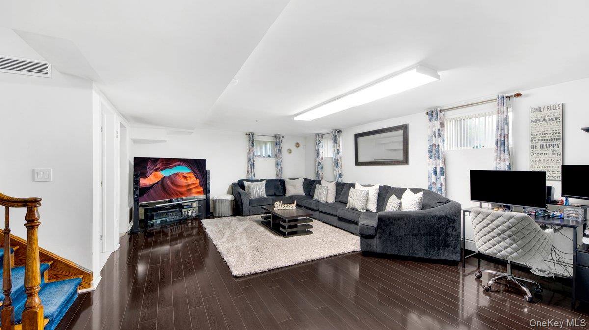 #19 photo, 27 Woodside Avenue, Harrison , NY 10604