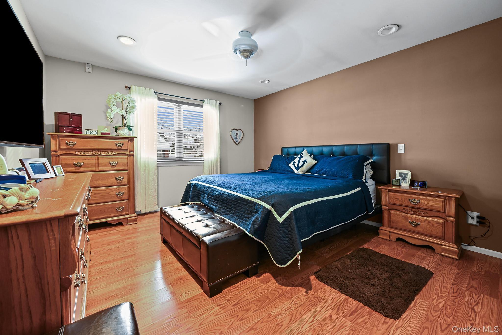 #8 photo, 3993 Fulton Avenue, Seaford , NY 11783