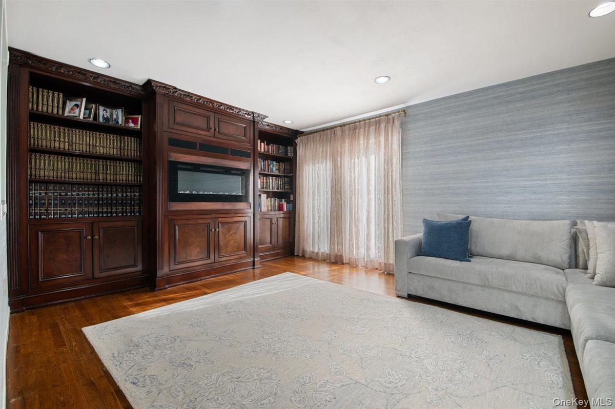 #12 photo, 16 Valley Lane, North Woodmere , NY 11581