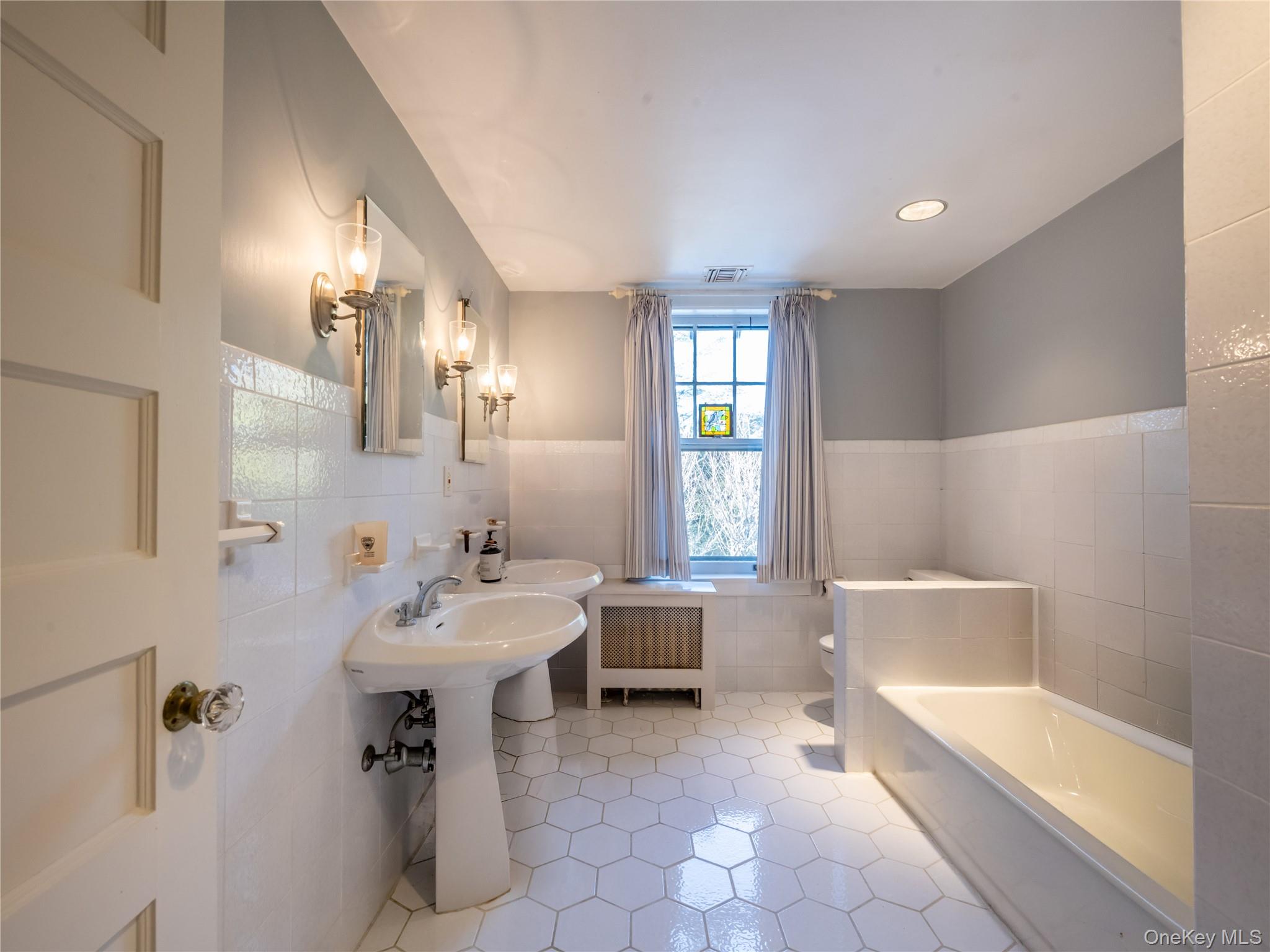 #16 photo, 64 Plandome Court, Manhasset , NY 11030