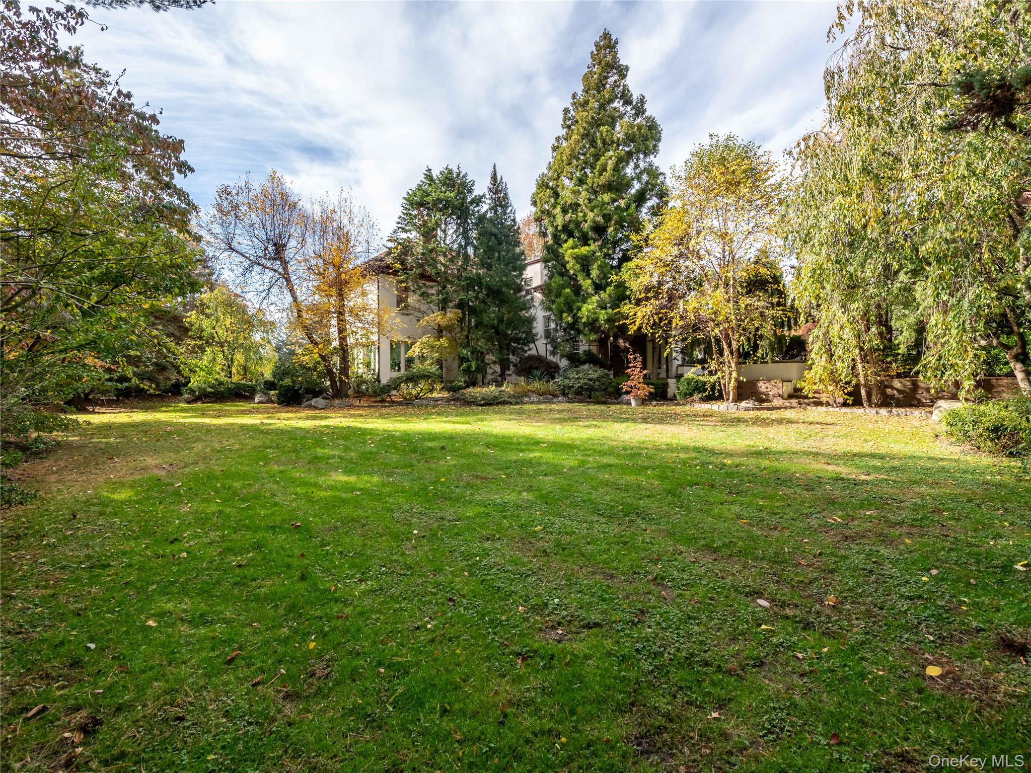 #18 photo, 64 Plandome Court, Manhasset , NY 11030