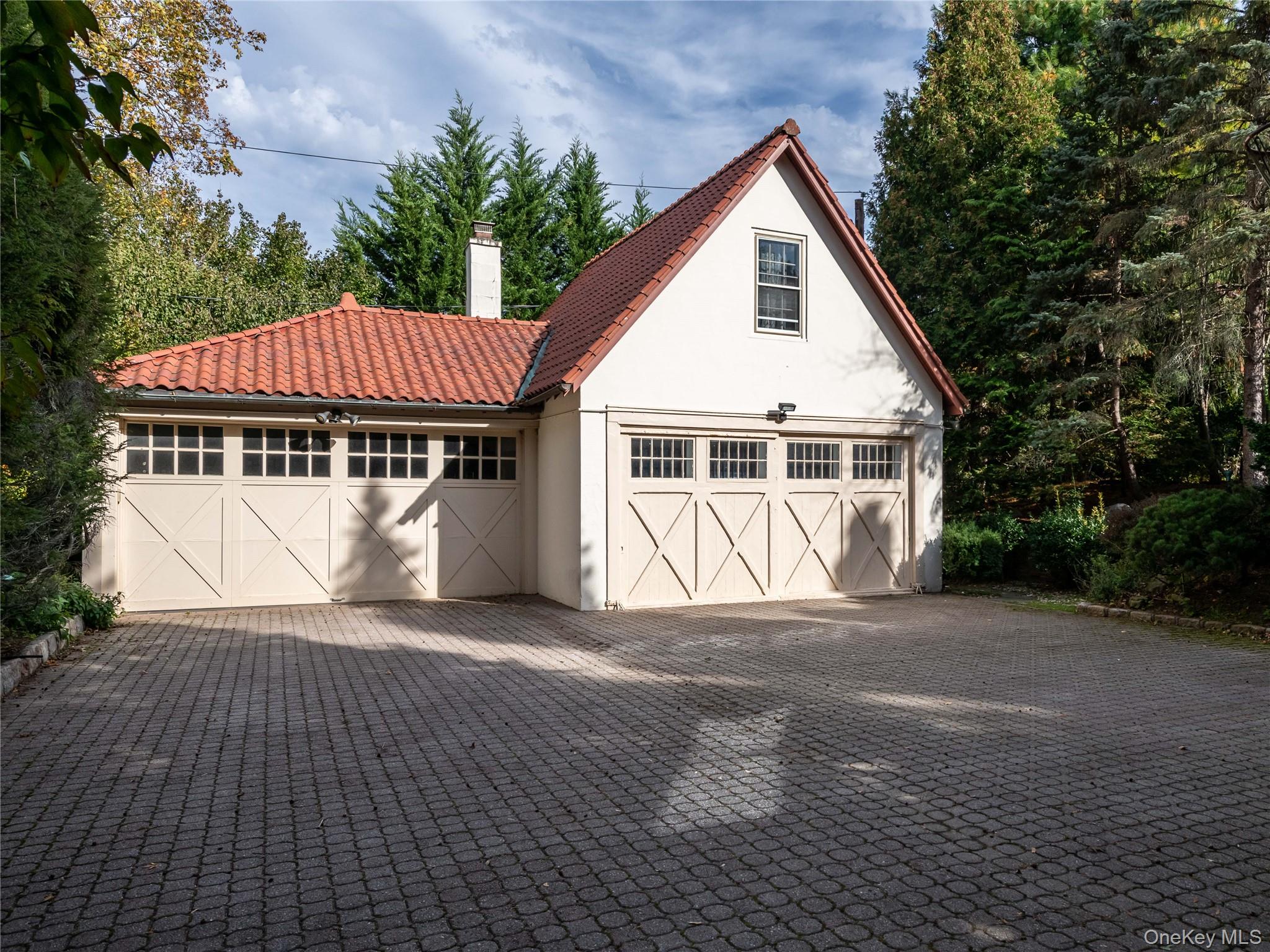 #20 photo, 64 Plandome Court, Manhasset , NY 11030