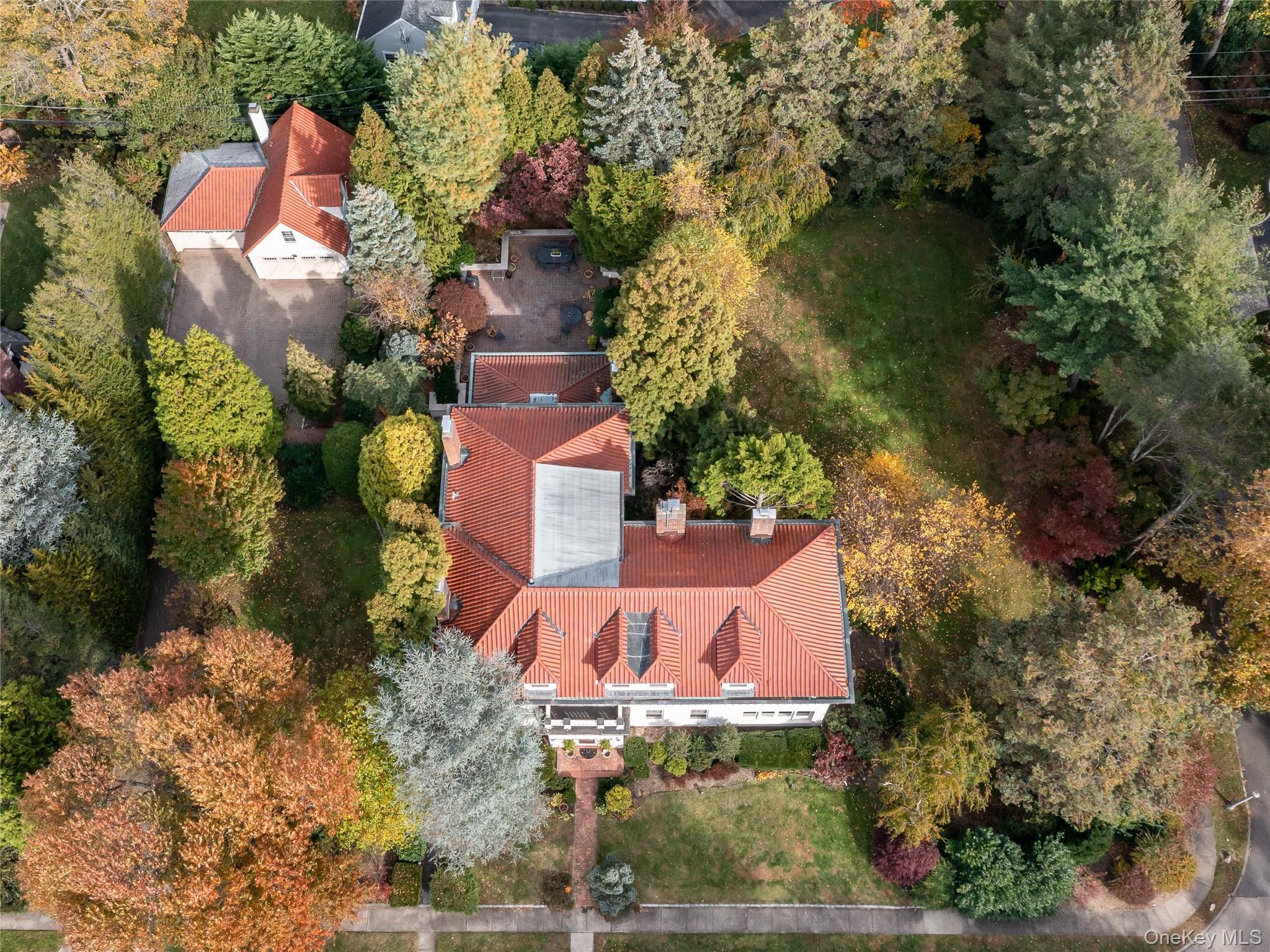 #3 photo, 64 Plandome Court, Manhasset , NY 11030