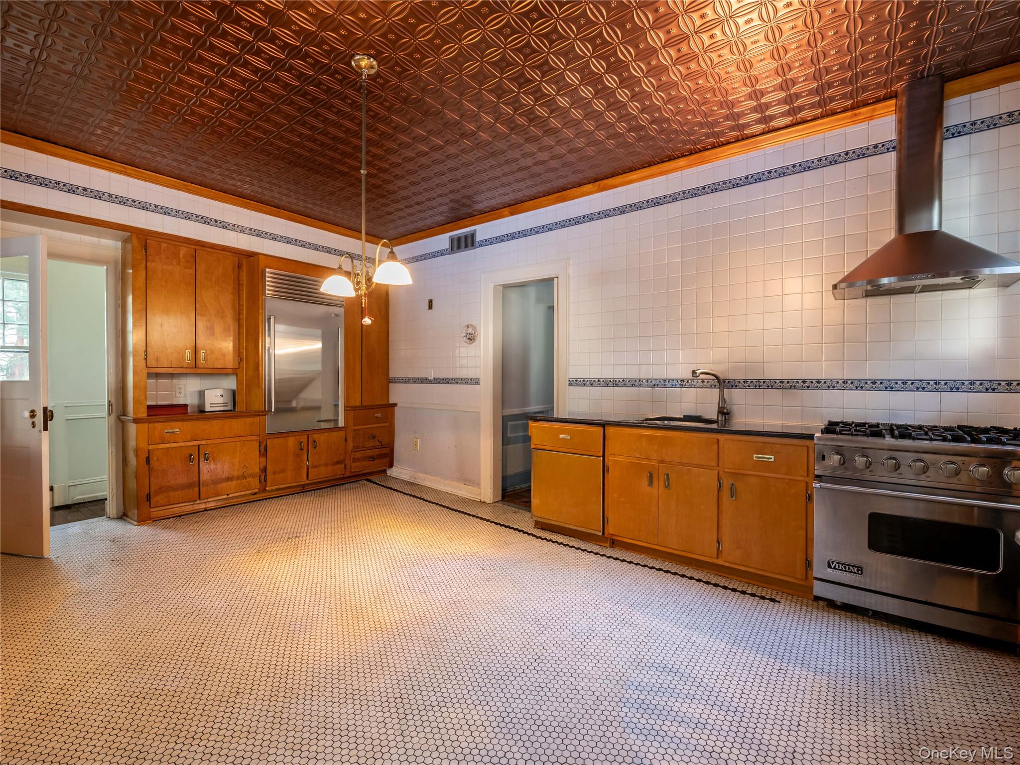 #9 photo, 64 Plandome Court, Manhasset , NY 11030