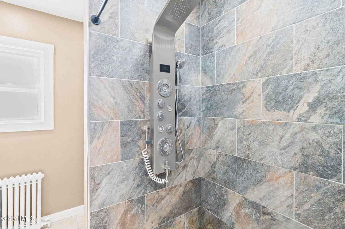 #11 photo, 7 Onderdonk Avenue, East Greenbush , NY 12144