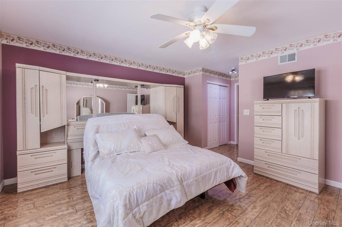 #12 photo, 38 Gettysburg Drive, Port Jefferson Station , NY 11776