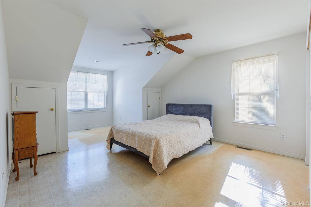 #18 photo, 38 Gettysburg Drive, Port Jefferson Station , NY 11776