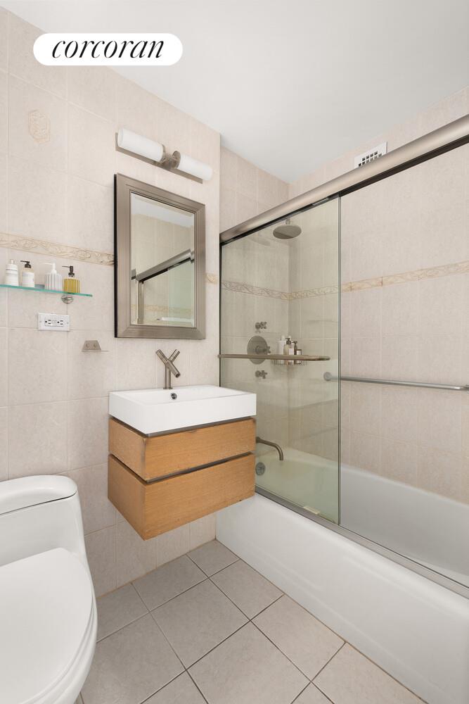 #11 photo, 165 W 66TH Street, Lincoln Square , NY 10023