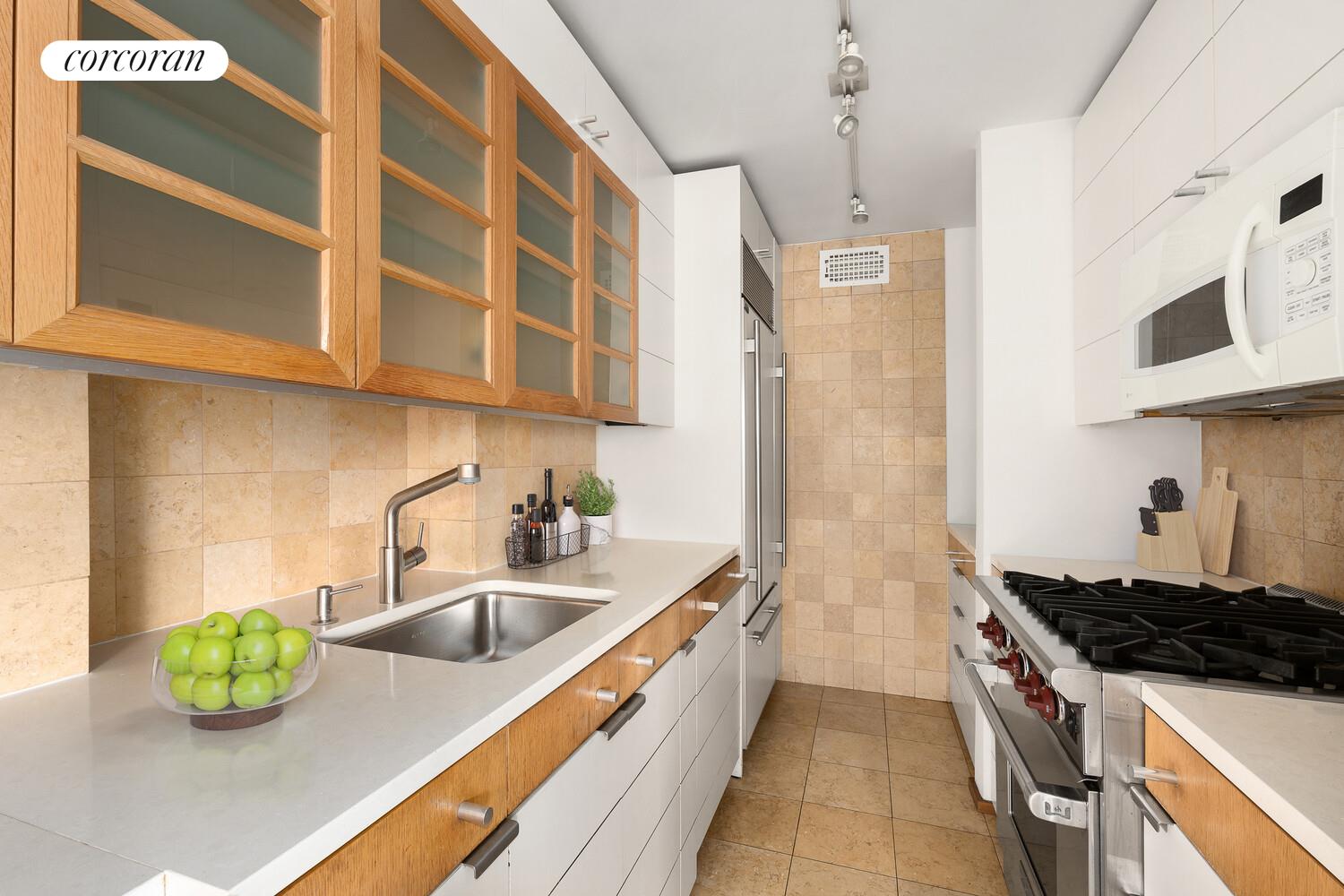 #5 photo, 165 W 66TH Street, Lincoln Square , NY 10023