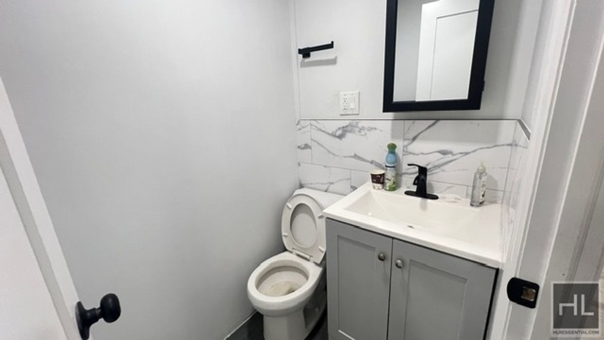 #12 photo, 752 Lincoln Avenue, Бруклин ‖ East New York , NY 11208