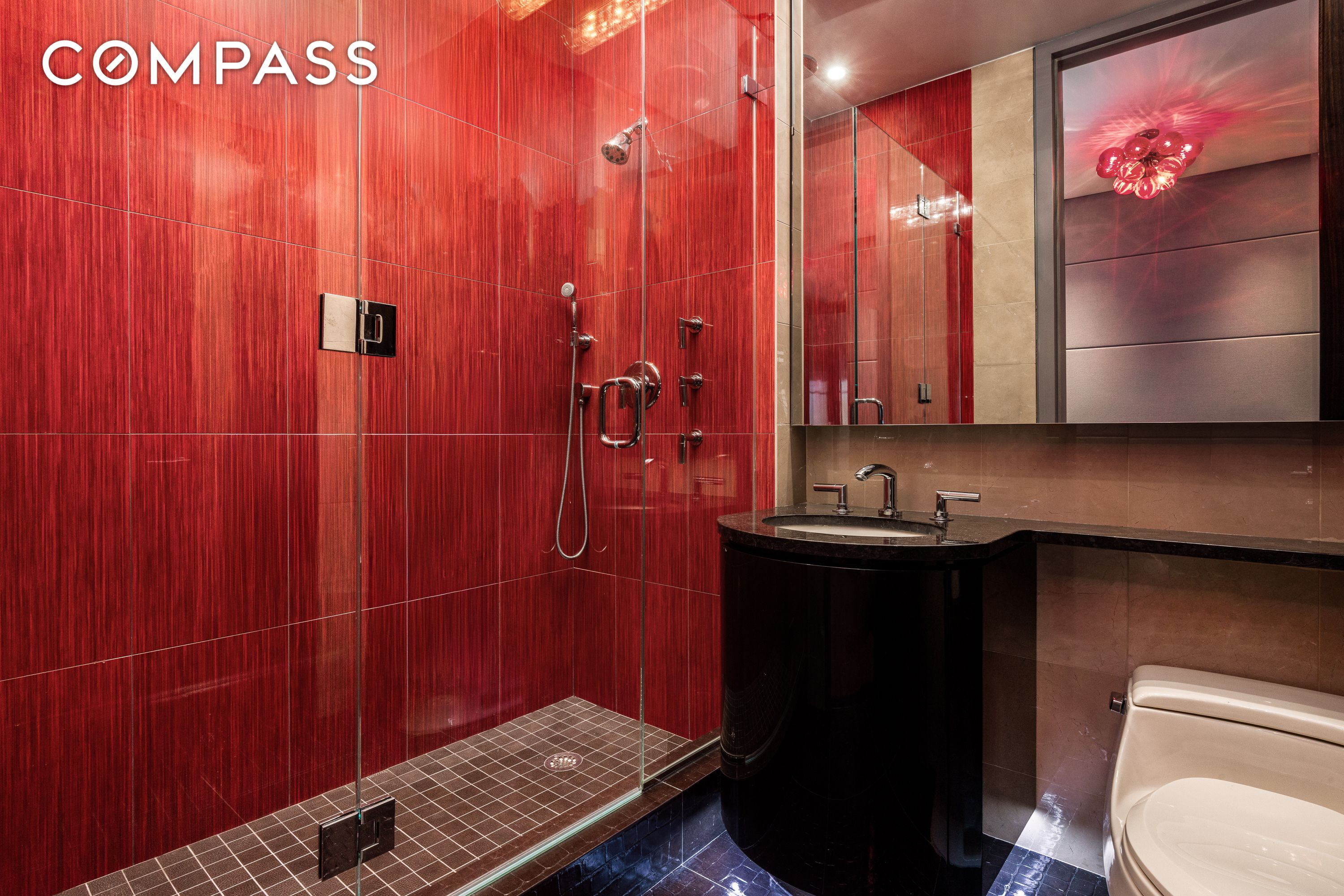 #13 photo, 845 United Nations Plaza, מנהטן Midtown East , NY 10017