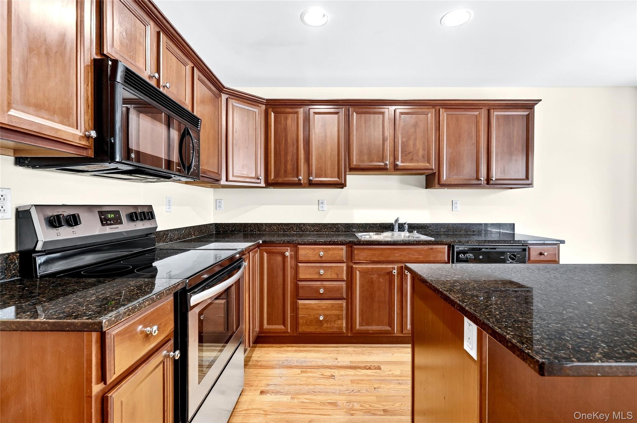 #13 photo, 17 Harbor Pointe Drive, Haverstraw , NY 10927