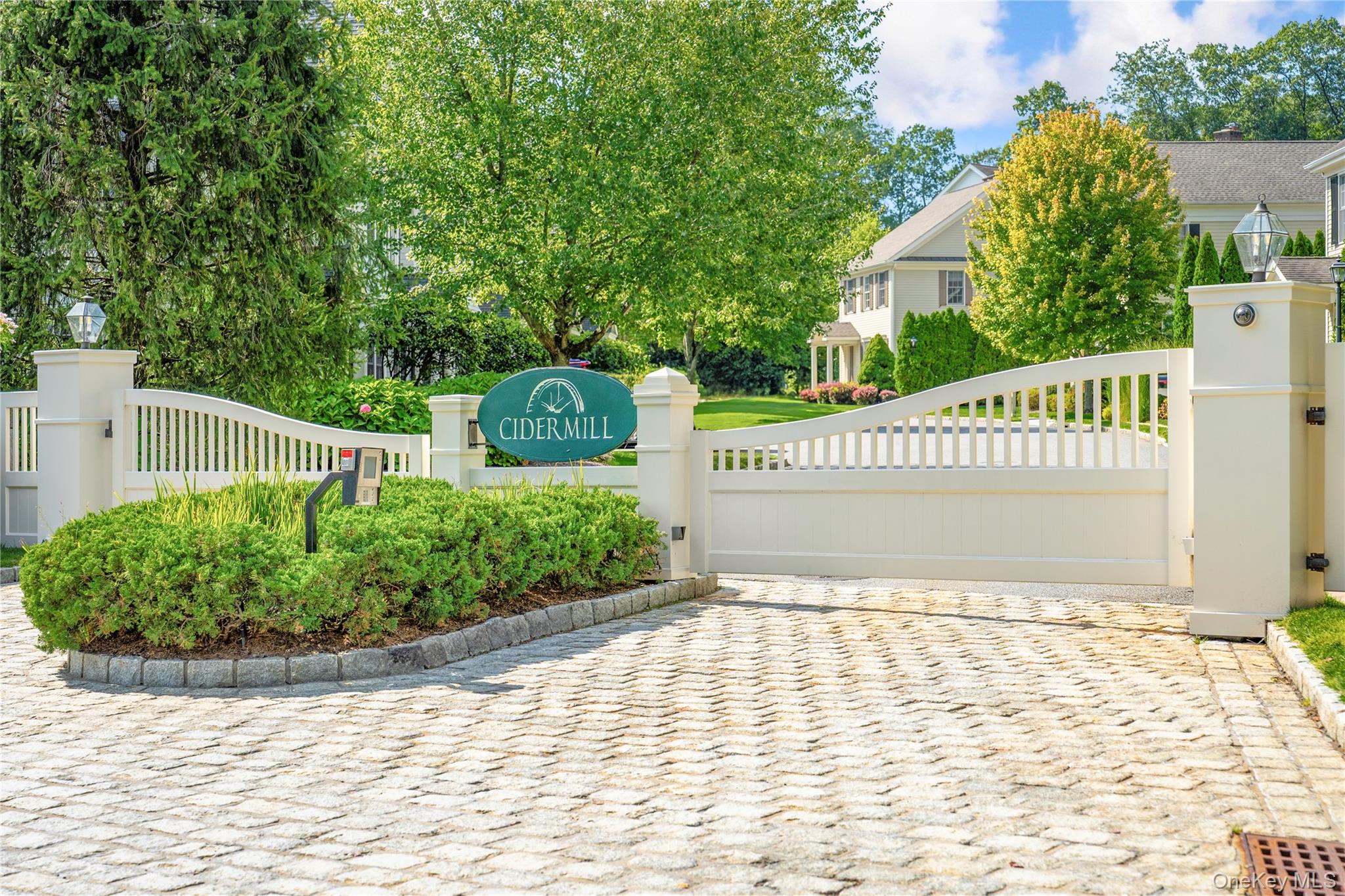 #2 photo, 14 Cider Mill Circle, Armonk , NY 10504