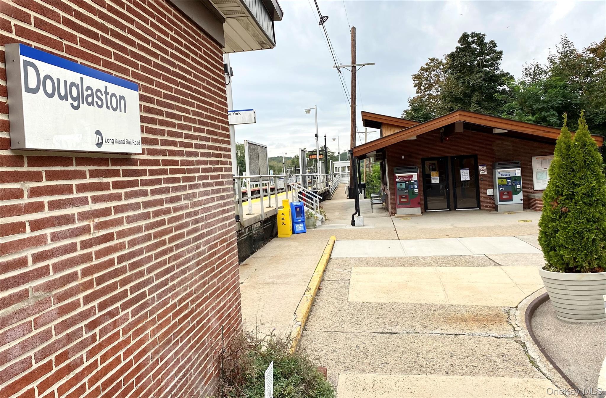 #18 photo, 42-30 Douglaston Parkway, 皇后區 道格拉斯頓 Douglaston , NY 11363