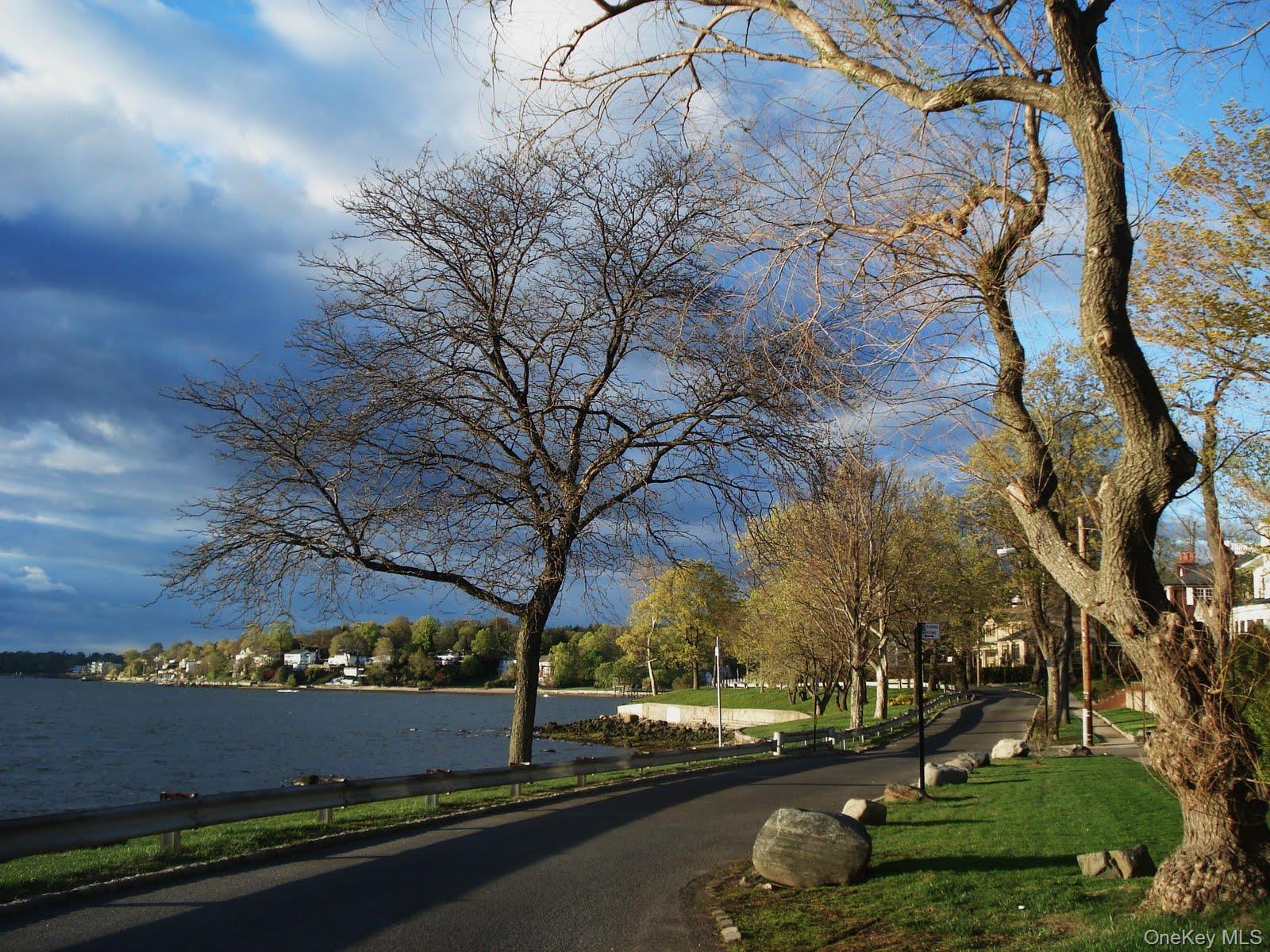 #9 photo, 42-30 Douglaston Parkway, Douglaston , NY 11363