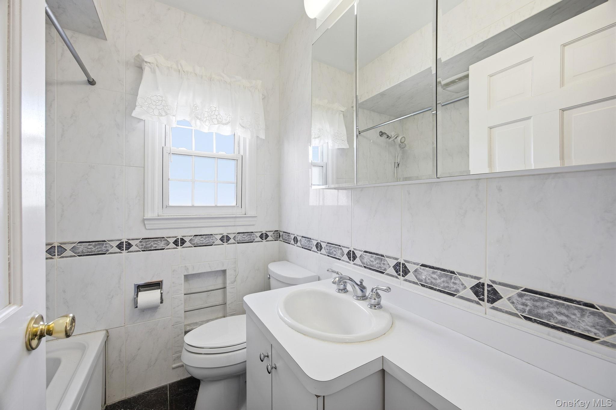 #12 photo, 54 Aberdeen Road, New Hyde Park , NY 11040