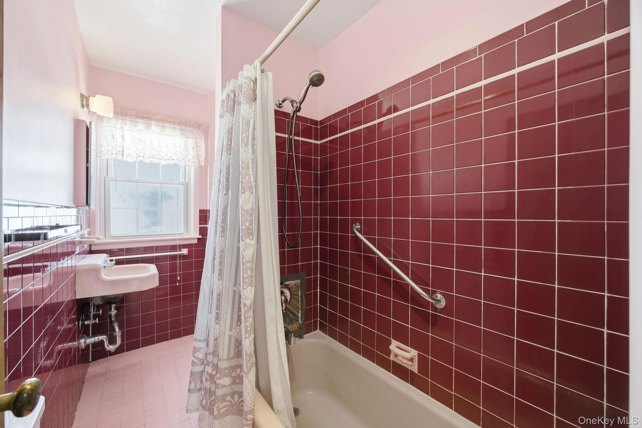 #17 photo, 54 Aberdeen Road, New Hyde Park , NY 11040